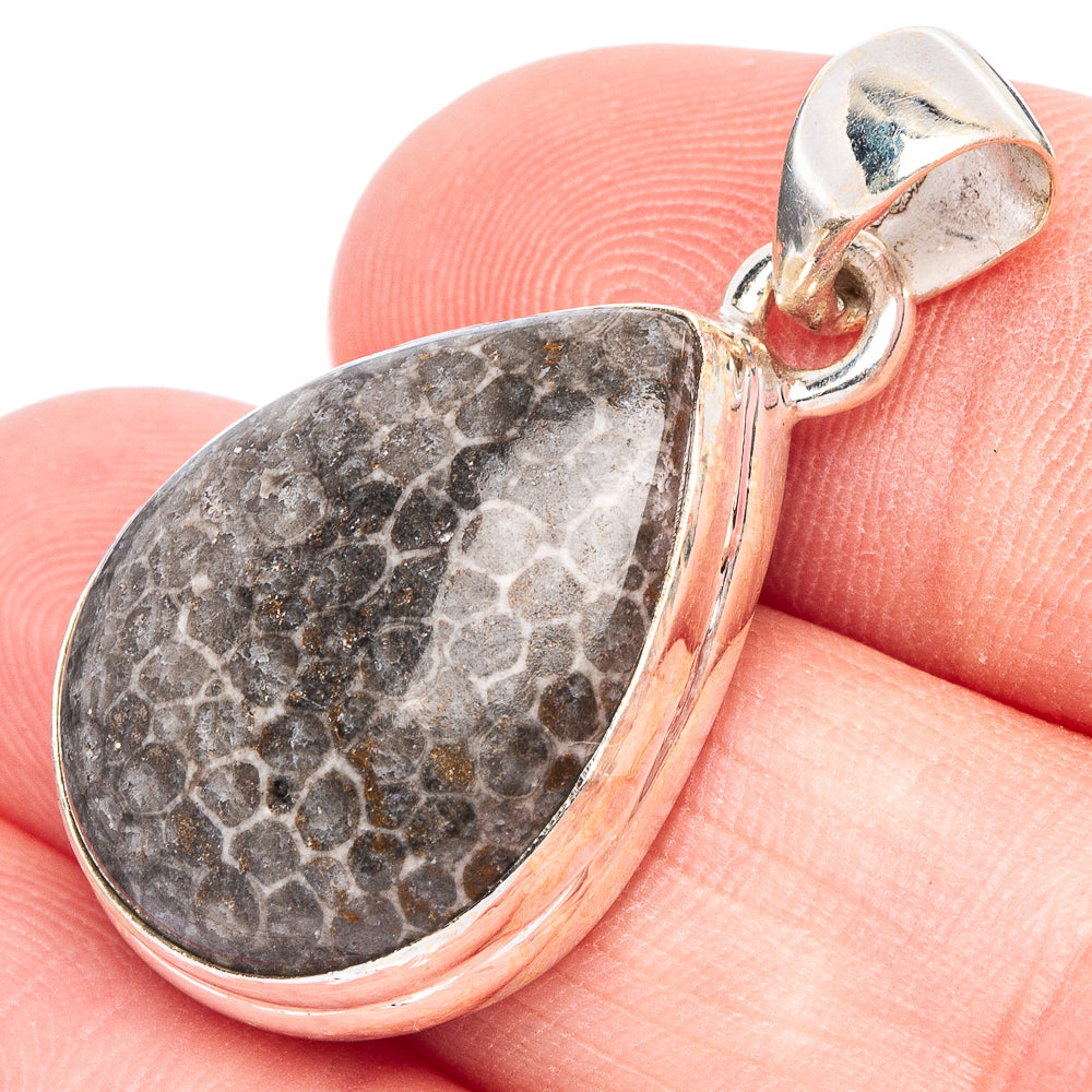 Stingray Coral Pendant 1 1/4" (925 Sterling Silver) P44620