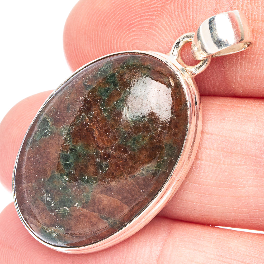 Grass Garnet Pendant 1 1/2" (925 Sterling Silver) P44642