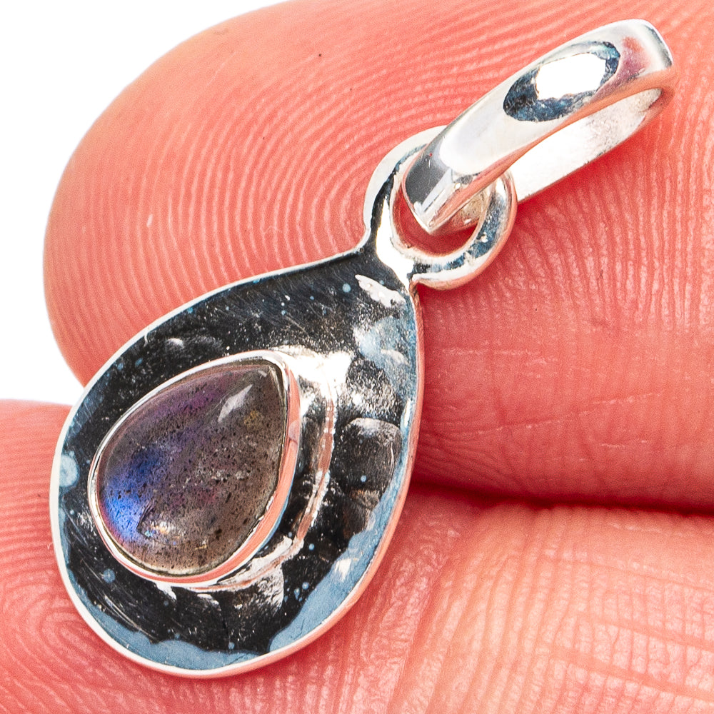 Labradorite Pendant 7/8" (925 Sterling Silver) P45500